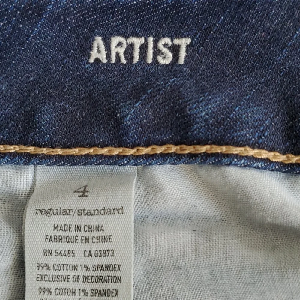EUC AMERICAN EAGLE ARTIST CROP DENIM JEANS SIZE 4